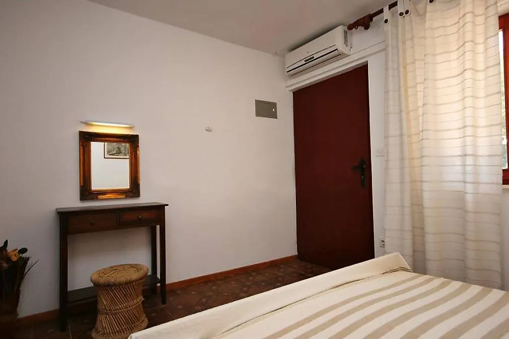 Apartments Seni Mandre